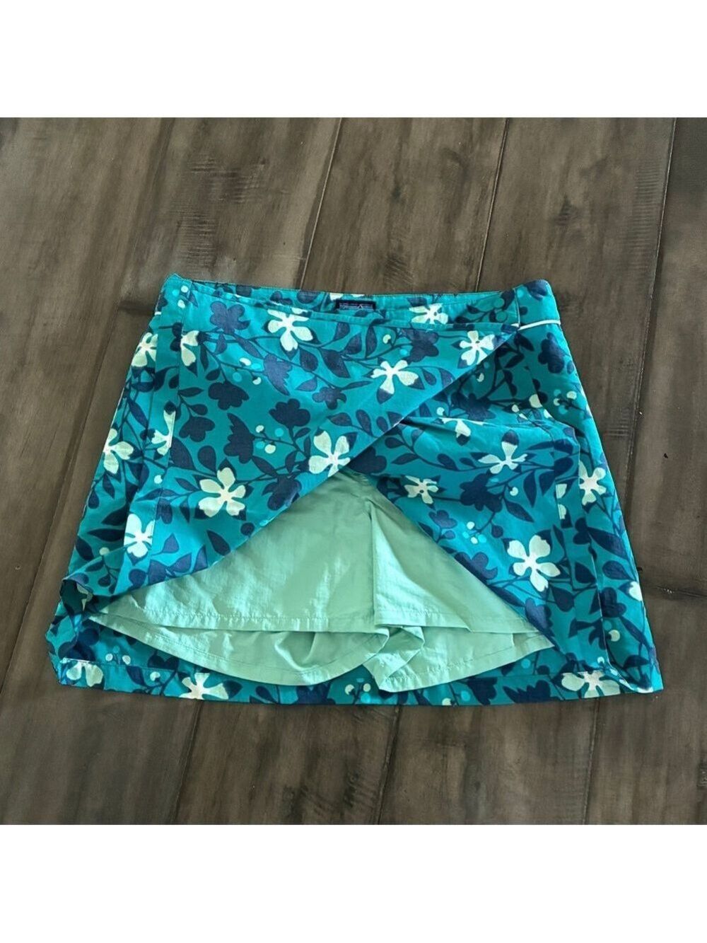 Patagonia Button Out Boardie Wrap Skort in Gypsy Blue Floral - Size 12 - Picture 3 of 10